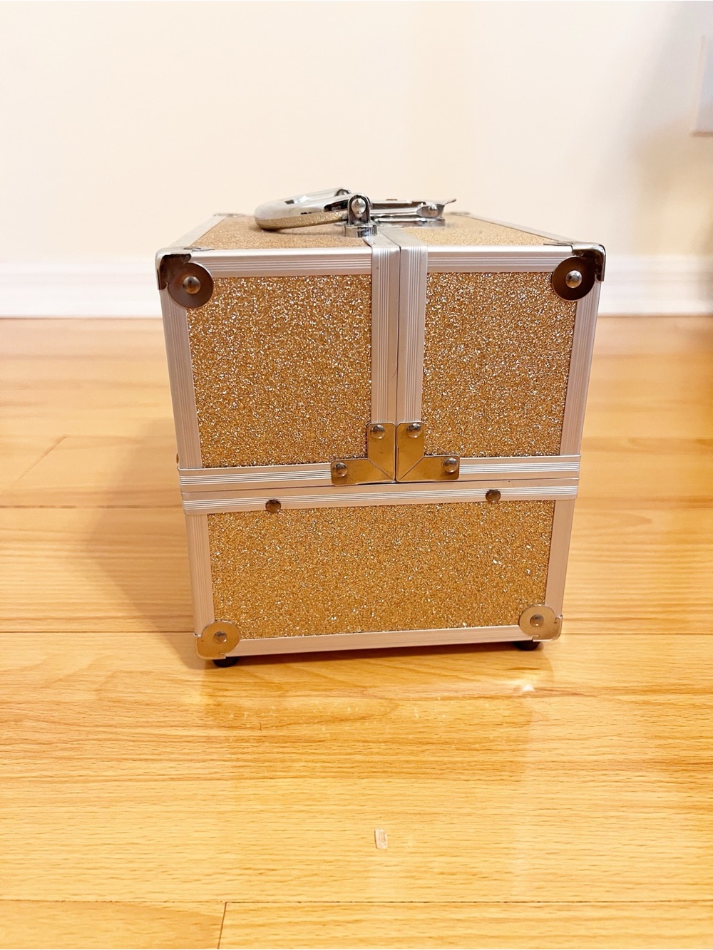 Makeup Case Storage - Picture 3 of 9